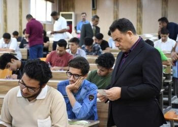 مدير تربية النجف يتفقد امتحانات السادس الإعدادي في جامعة الفرات الأوسط التقنية
