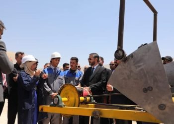 وزير التعليم يطلع على ابتكارات طلبة قسم تكرير النفط والغاز في المعهد التقني السماوة