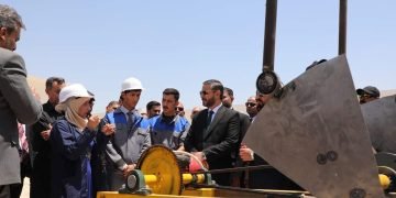 وزير التعليم يطلع على ابتكارات طلبة قسم تكرير النفط والغاز في المعهد التقني السماوة