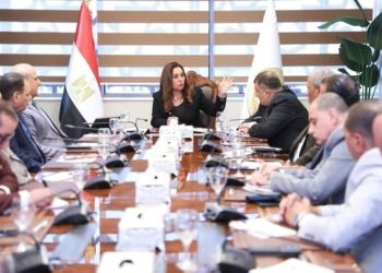 عوض تلتقى قيادات الوزارة لمتابعة بعض الملفات المهمة .. وتعبر عن اعتزازها بثقة القيادة السياسية في توليها الوزارة