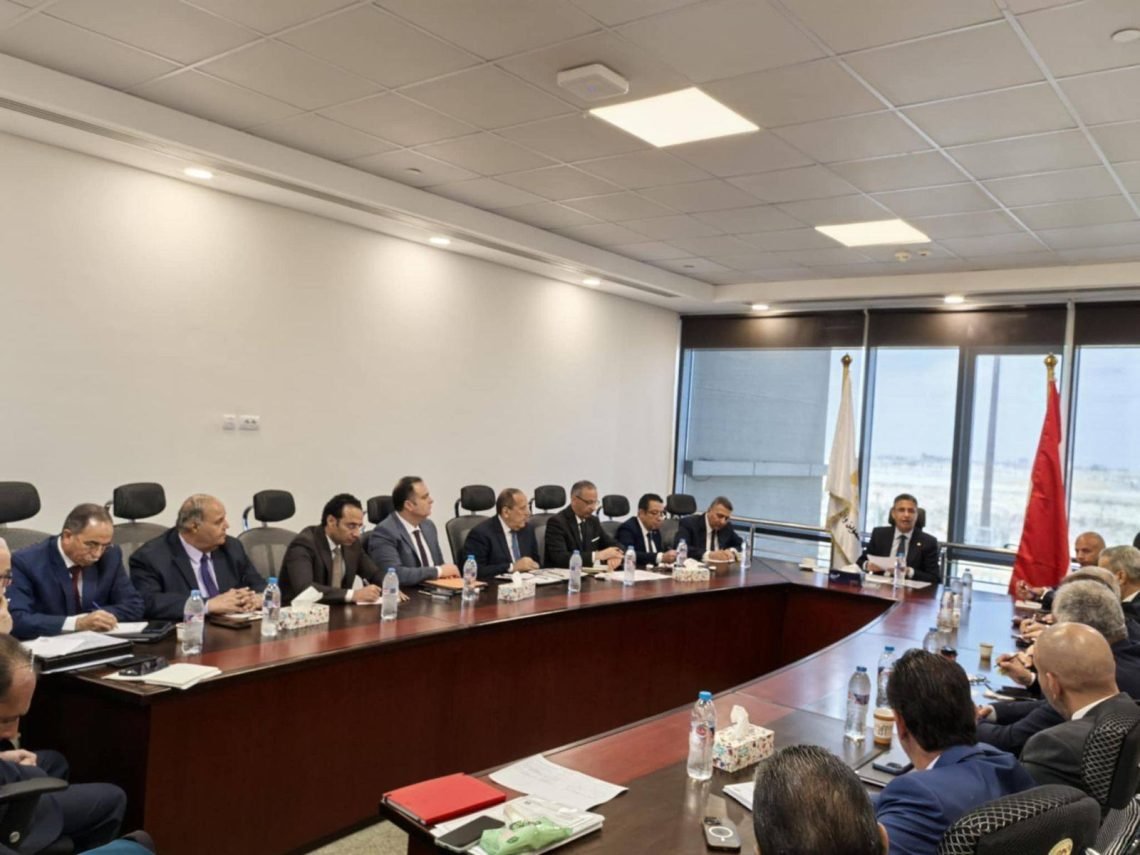 وزير التموين.. يترأس اللجنة العليا للسكر للاطمئنان على وفرة المخزون الاستراتيجي لسلعة السكر، والاستعداد لموسم حصاد بنجر وقصب السكر