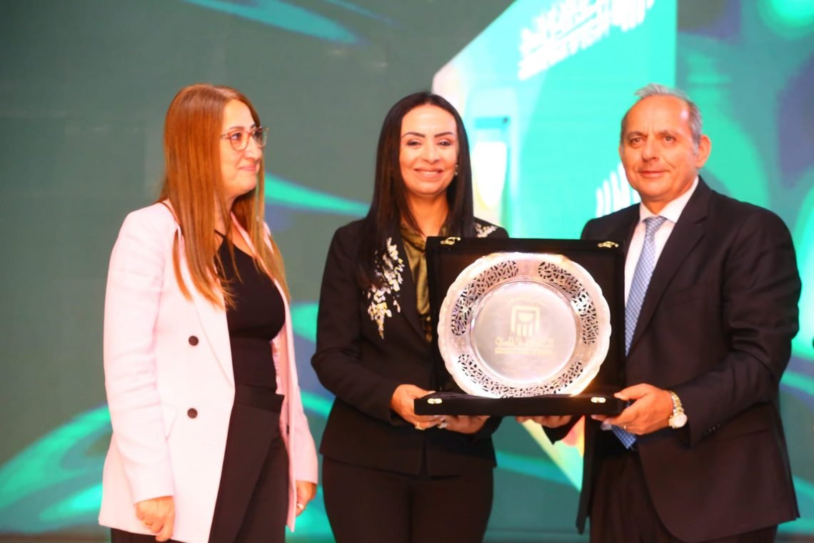 وزيرة التضامن تشهد إطلاق البنك الأهلي المصري أول بطاقة بخاصية تلامسية Touch Card للعملاء من ضعاف البصر