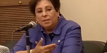 د عزة هيكل ، تنتقد قرار التعليم  بتخفيف مناهج الثانوية العامة