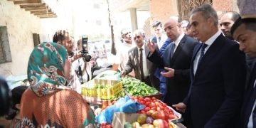 محافظ بني سويف يصطحب رئيس جهاز حماية المستهلك  في حملة رقابية على الأسواق والمخابز والمطاعم…. ويتوقفان لاختبار عمل باركود  (QR) مبادرة *السعر مش سر*