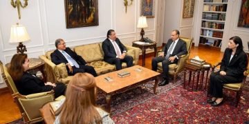 وزير الخارجية يستقبل وفد لجنة العلاقات الخارجية بمجلس الشيوخ