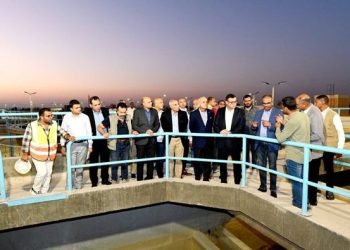 وزير الإسكان ومحافظ الأقصر يتابعان سير العمل بمحطة تنقية مياه الشرب بمدينة طيبة الجديدة