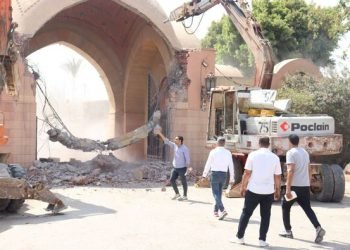 وزير الإسكان: تنفيذ 9 قرارات إزالة لمخالفات بناء بقطع أراضٍ بتوسعات مدينة الشيخ زايد