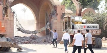 وزير الإسكان: تنفيذ 9 قرارات إزالة لمخالفات بناء بقطع أراضٍ بتوسعات مدينة الشيخ زايد