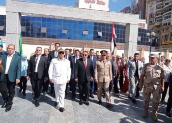 محافظ الدقهلية يضع إكليل من الزهور على النصب التذكاري في الذكرى الـ 51 لإنتصارأكتوبر المجيد