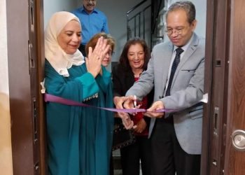 طائر السرد العربى المحلق  يغرد بسماء ش جامعة الدول