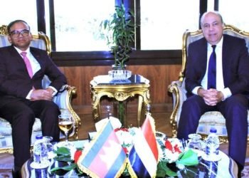 وزير الطيران المدني يلتقي بسفير كمبوديا بالقاهرة لدراسة إمكانية توقيع اتفاقية نقل جوي بين البلدين لتفعيل أوجه التعاون الثنائي في مجال الطيران المدني.