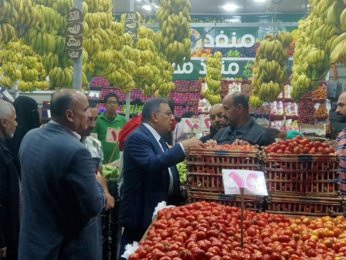 “مرزوق”: جولاتي المفاجئة مستمره علي جميع المراكز والمدن والاحياء للتأكد من تقديم الخدمات للمواطنين