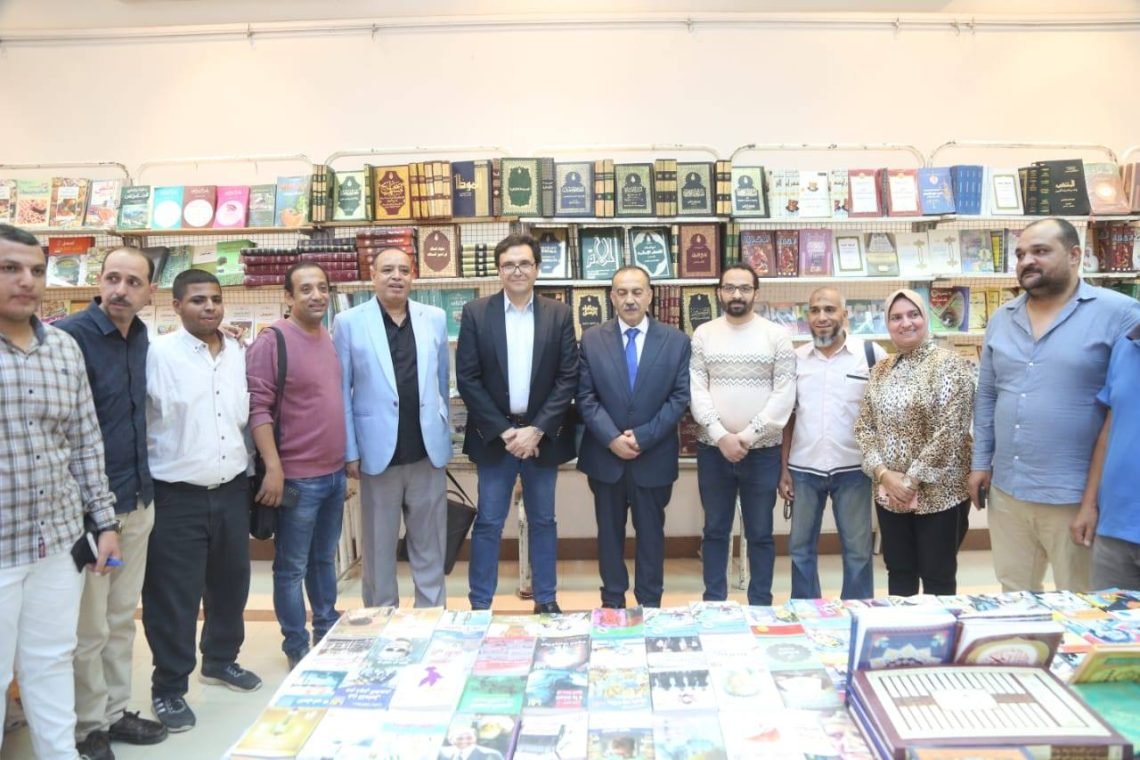 وزير الثقافة يلتقي محافظ أسيوط  في ختام اليوم الأول من زيارته للمواقع الثقافية بمحافظات الصعيد ويبحثان تكثيف الفعاليات في المحافظة