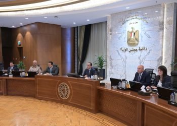 رئيس الوزراء يوجه الوزراء وجميع المسئولين المعنيين بالرد على ما يتم تداوله على وسائل التواصل الاجتماعى وشرح الأمور للمواطنين