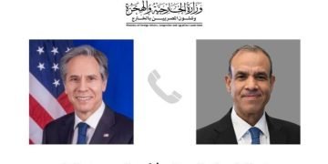 وزير الخارجية يتلقى اتصالاً هاتفياً من نظيره الأمريكي