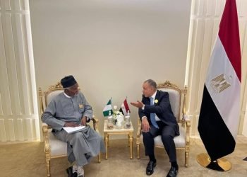 وزير الخارجية يلتقي مع وزير خارجية نيجيريا على هامش الاجتماع الوزاري التحضيري للقمة العربية الإسلامية في الرياض