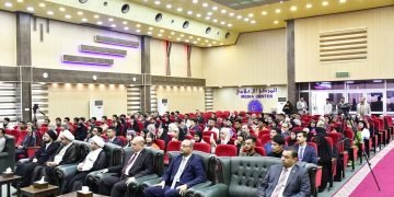 جامعة الفرات الأوسط التقنية تقيم حفلاً لتكريم الطلاب الأوائل على الأقسام العلمية بالتعاون مع مؤسسة النخب للتربية والتعليم