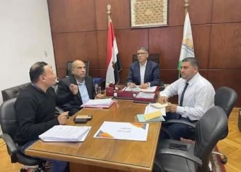 قيادات المناطق الصناعية تلتقى محافظ الجيزة