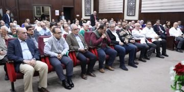 خلال لقائه بالأطقم الطبية بمعهد القلب القومي..