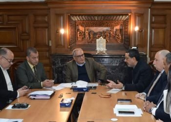 اجتماعاً مع مديري الفروع والمستشفيات عبر تقنية الفيديو كونفرانس