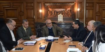 اجتماعاً مع مديري الفروع والمستشفيات عبر تقنية الفيديو كونفرانس