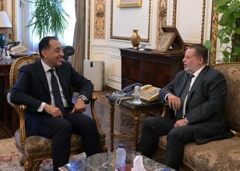 رئيس الوزراء يلتقي محافظ البنك المركزي لمتابعة عدد من الملفات