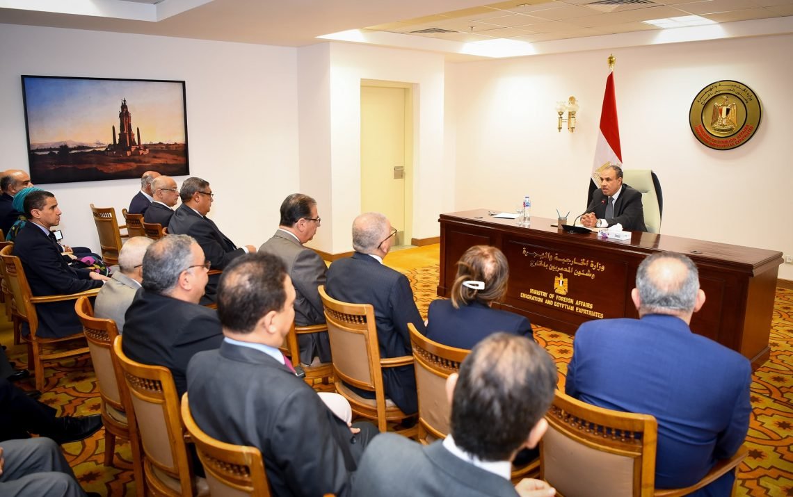 وزير الخارجية والهجرة يلتقي بقيادات وأعضاء السلك الدبلوماسي والقنصلي