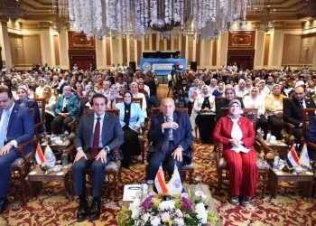 عبدالغفار يثمن جهود فرق التمريض.. ويؤكد أنهم ذراع أساسي للمنظومة الطبية