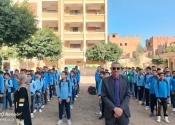 متابعة مفاجئة لمدارس قرية منقطين.. “صديق”: الالتزام والانضباط أساس النجاح المدرسي