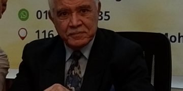 رحلة لأعماق  الكاتب والروائى مصطفى مختار