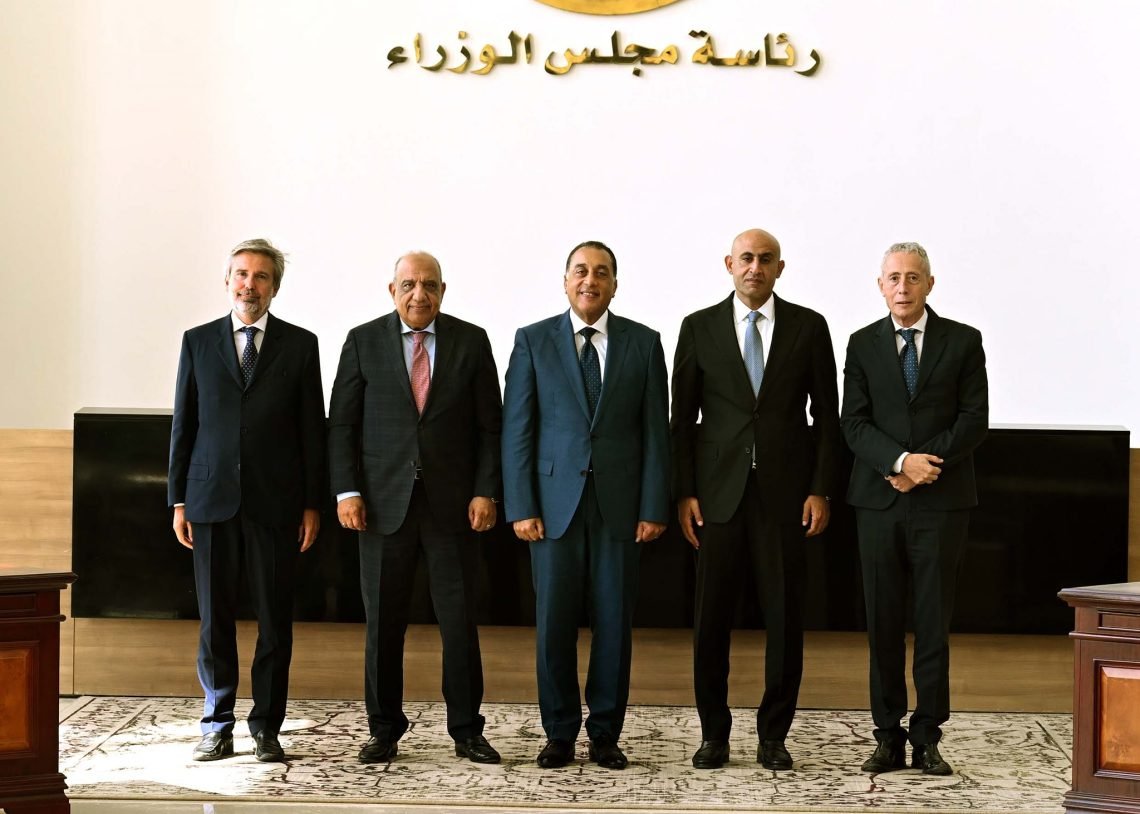 رئيس الوزراء يشهد توقيع بروتوكول تعاون مشترك لإنشاء وتطوير ٥ مدارس للتكنولوجيا التطبيقية في مجالات أنشطة الكهرباء