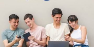 جيل Z  حياة مزدوجة  والتحول من الانفصال عن الواقع إلى المشاركة الايجابية