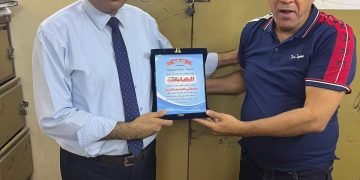 رئيس مجلس الإدارة يكرم رئيس مكتب الشهر العقاري بالقوصية