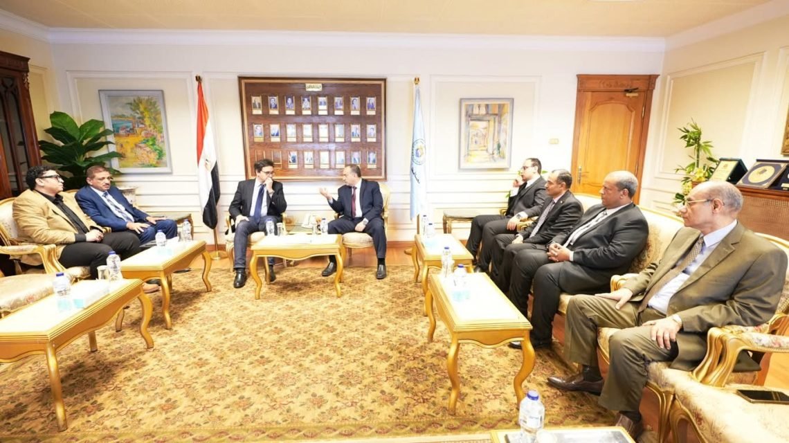 محافظ أسيوط يستقبل وزير الثقافة لبحث تطوير البنية الثقافية ودراسة إنشاء دار للأوبرا بالمحافظة