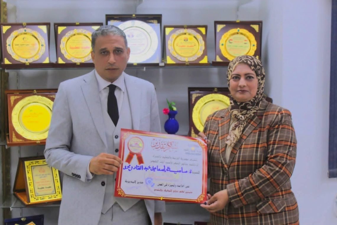 وكيل تعليم الجيزة يكرم  مدير عام إدارة شمال الجيزة