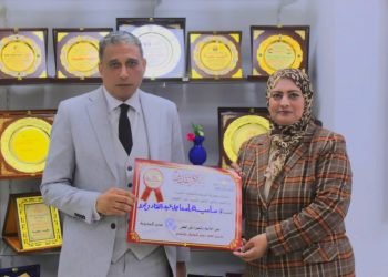 وكيل تعليم الجيزة يكرم  مدير عام إدارة شمال الجيزة