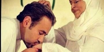 الطبيب الشاعر إسلام الحاوى وقصيدة ” أمى “