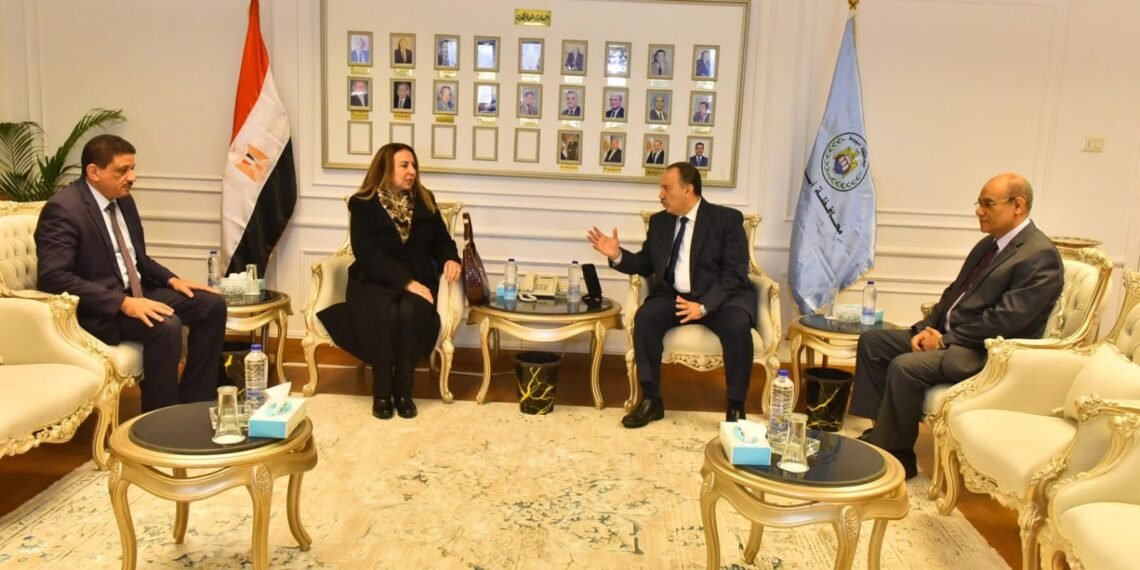 محافظ أسيوط ونائب وزير الاتصالات يبحثان جهود الرقمنة وخطة التطوير المؤسسي الرقمي للمحافظة ومقترح إطلاق أول مركز متكامل للذكاء الاصطناعي بالصعيد