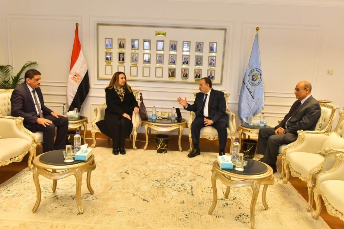 محافظ أسيوط ونائب وزير الاتصالات يبحثان جهود الرقمنة وخطة التطوير المؤسسي الرقمي للمحافظة ومقترح إطلاق أول مركز متكامل للذكاء الاصطناعي بالصعيد