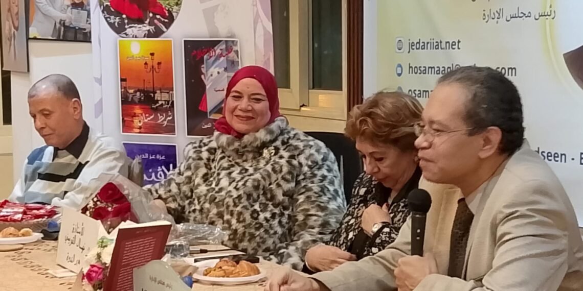 ” ثرثرة قلم أحمر ”  مائدة ثقافية جمعت صفوة المجتمع الثقافى والإعلامى  