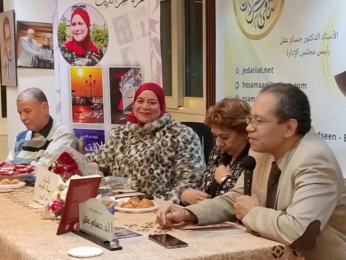 ” ثرثرة قلم أحمر ”  مائدة ثقافية جمعت صفوة المجتمع الثقافى والإعلامى  