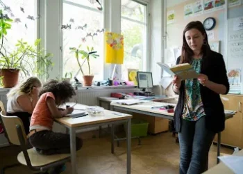 السويد تعيد الاعتبار  للكتب المطبوعة بمراحل التعليم بديلا عن التعليم الرقمى