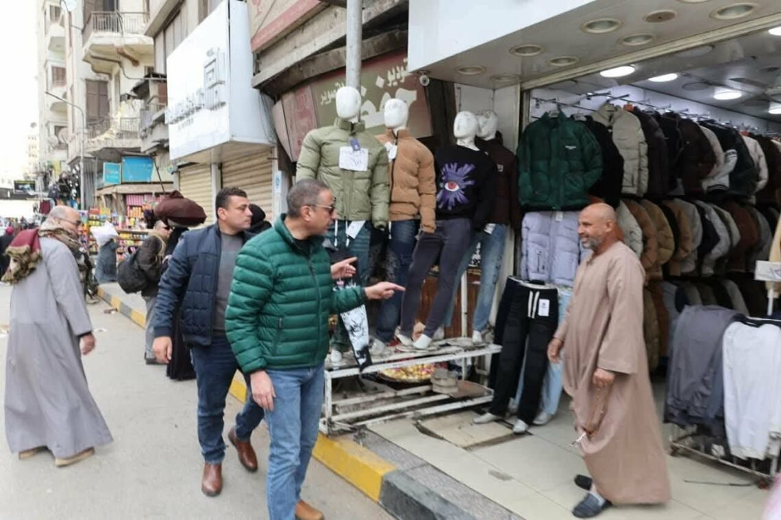 محافظ الجيزة  يكسرالصورة النمطية للمحافظ