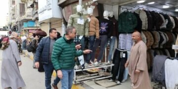 محافظ الجيزة  يكسرالصورة النمطية للمحافظ