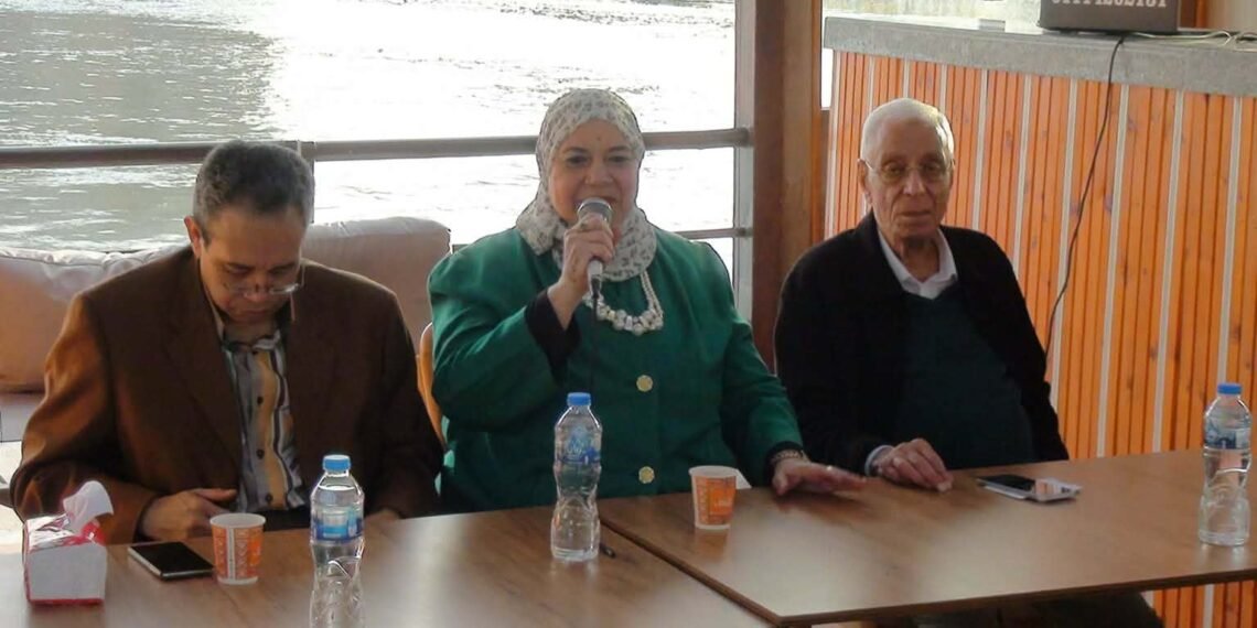 ”  محفوظ و عقل و عز الدين ” ثرثرة ثقافية فوق النيل