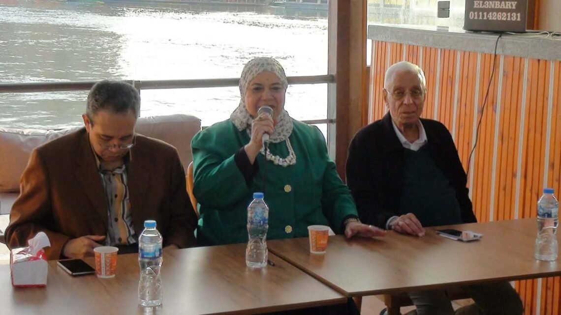 ”  محفوظ و عقل و عز الدين ” ثرثرة ثقافية فوق النيل