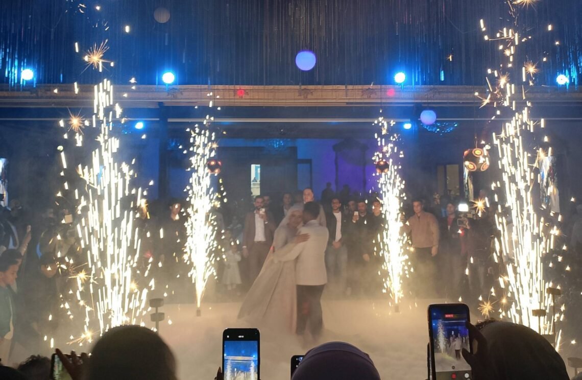 موقع وجريدة الشاهد المصري يشارك حسين وسهي حفل زفافهم بدار الأسلحة والذخيرة.