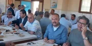 معلمو أهناسيا الثانوية يعلنون دعمهم لابنتهم ” بوجبة فول رئيسة ” بحفل معاش زملائهم