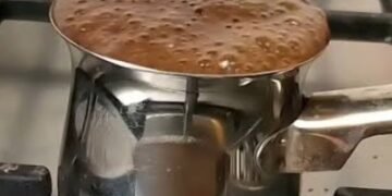 بين فوزى وعادل ”  و أيه أخرة صبرى وياك “