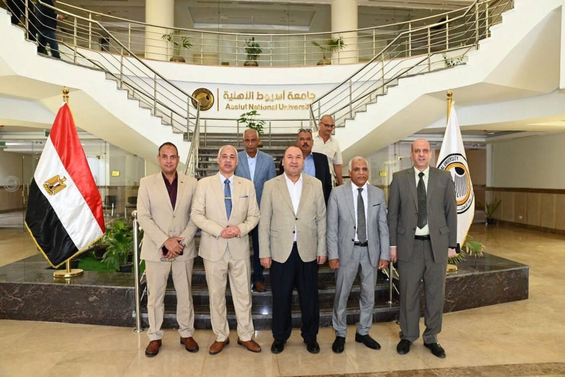 رئيس جامعة أسيوط يزور جامعة أسيوط الأهلية لبحث تعزيز التعاون المشترك ودعم العملية التعليمية